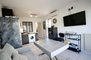 Lovely 2 rooms 25m2 - pool - AC - terrace